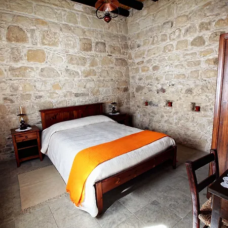 Leonidas Village Goudhi