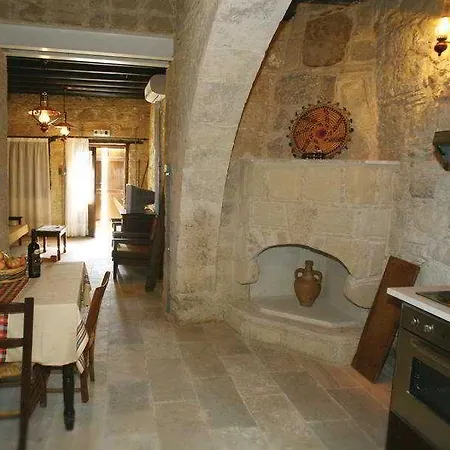 Leonidas Village Goudhi