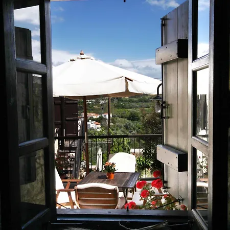 Leonidas Village Country house Goudhi