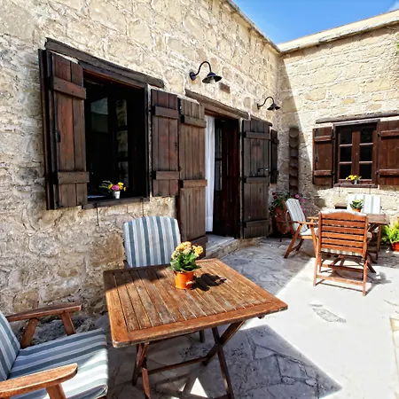 Leonidas Village Goudhi