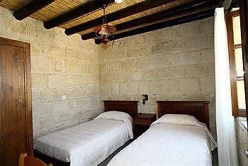 Leonidas Village Kır Evi
