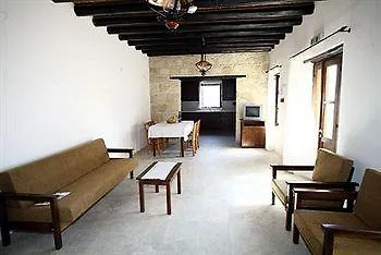 Leonidas Village Venkovský dům Goudhi
