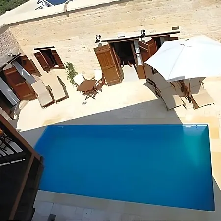 Leonidas Village Country house *