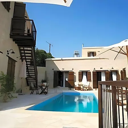 Leonidas Village *
