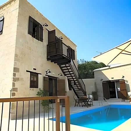 Leonidas Village
