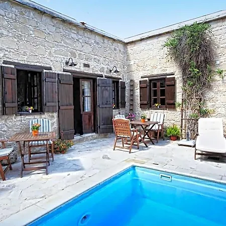 Leonidas Village *