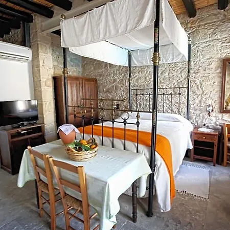Leonidas Village Goudhi