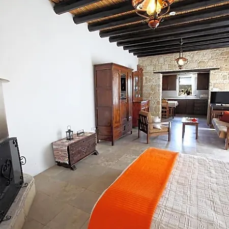 Country house Leonidas Village Goudhi