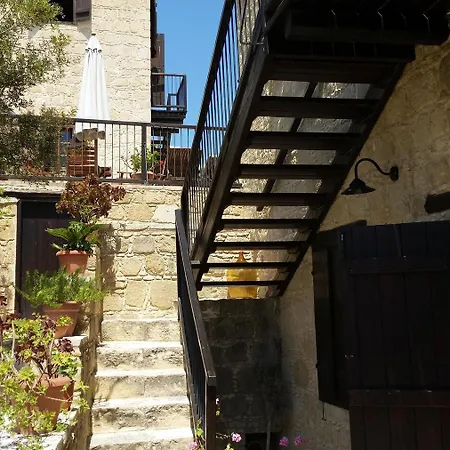 Kır Evi Leonidas Village