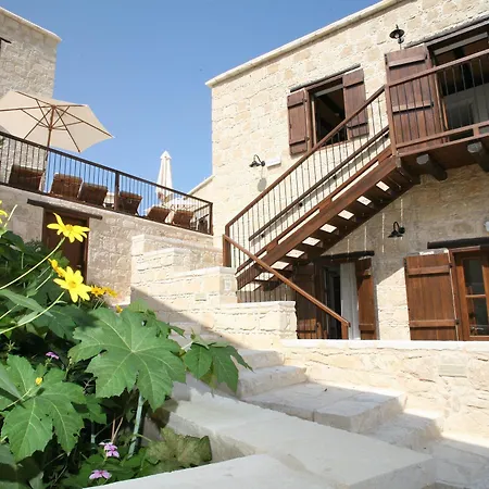 Leonidas Village Goudhi