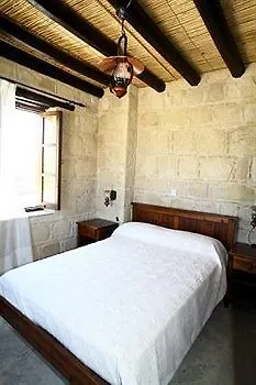 Leonidas Village Venkovský dům Goudhi