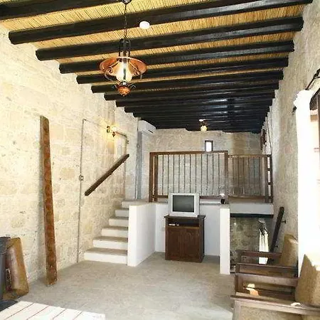 Leonidas Village *