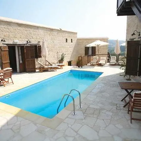 Leonidas Village