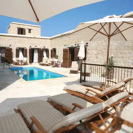 Leonidas Village *