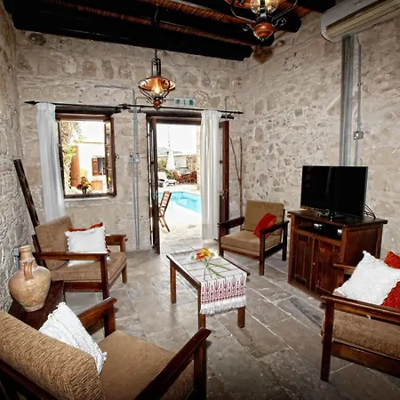 Leonidas Village Country house Goudhi