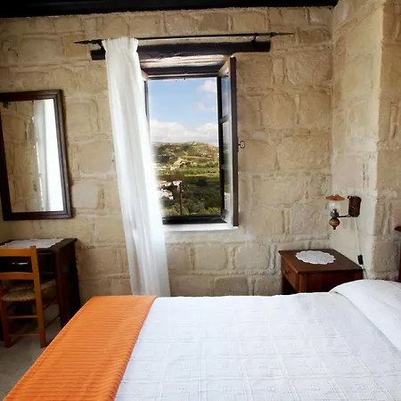 Country house Leonidas Village Goudhi