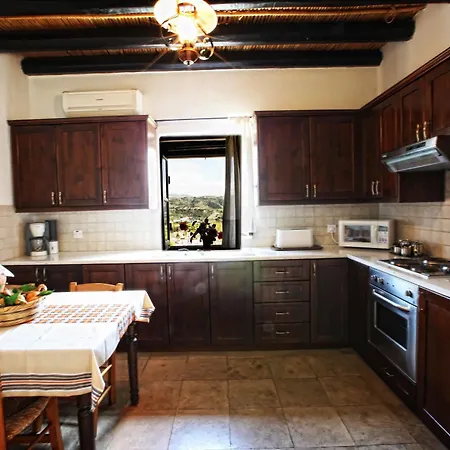 Leonidas Village Kır Evi