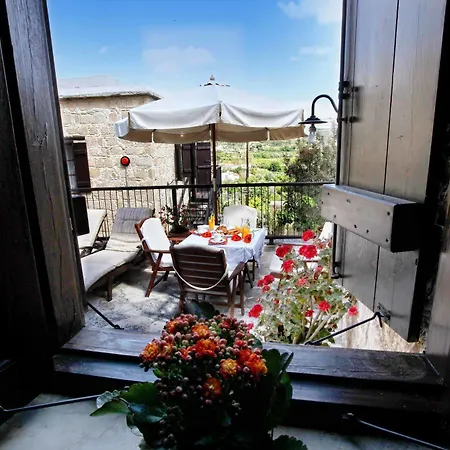 Leonidas Village Kır Evi *