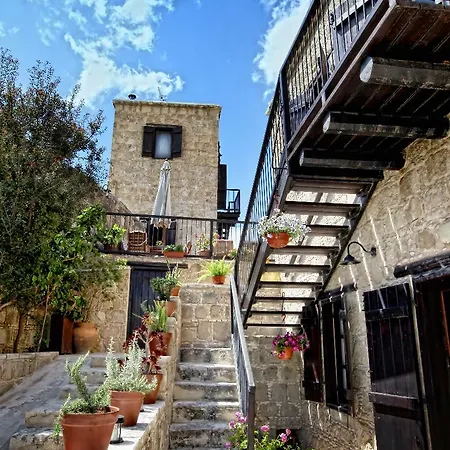Leonidas Village *
