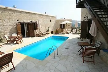 בית כפרי Leonidas Village Goudhi