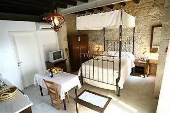 Leonidas Village *