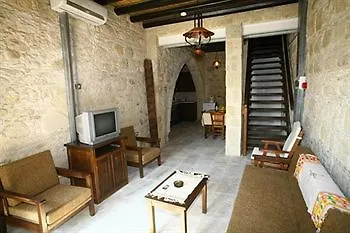 Leonidas Village Venkovský dům Goudhi