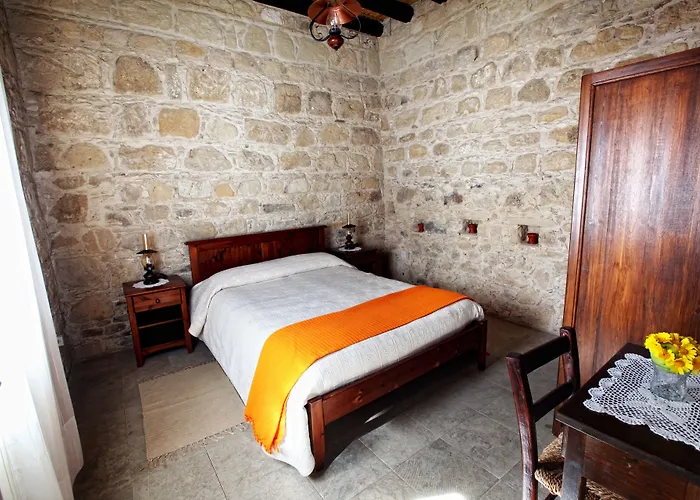 Leonidas Village Gudí