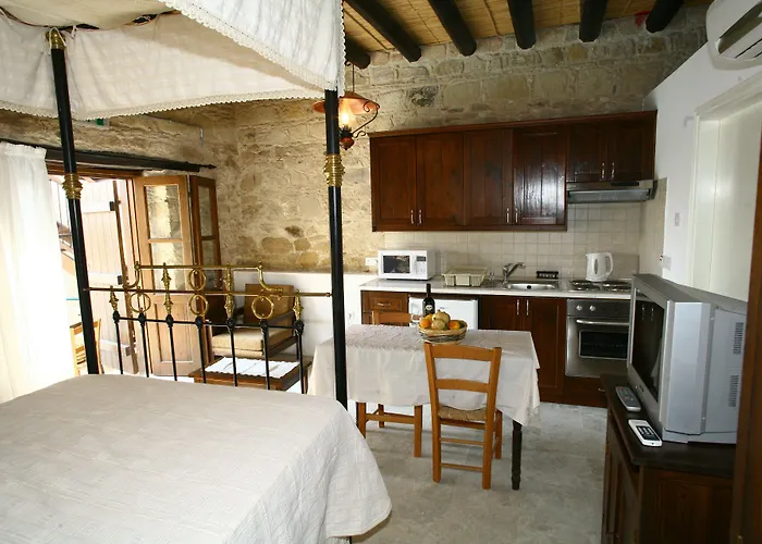 Leonidas Village Kır Evi