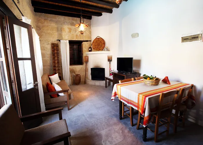 Hétvégi ház Leonidas Village *