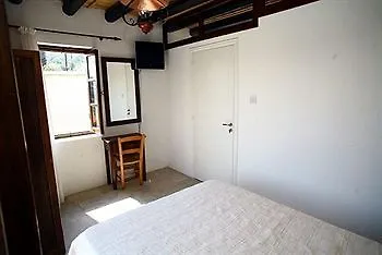 Leonidas Village Kır Evi