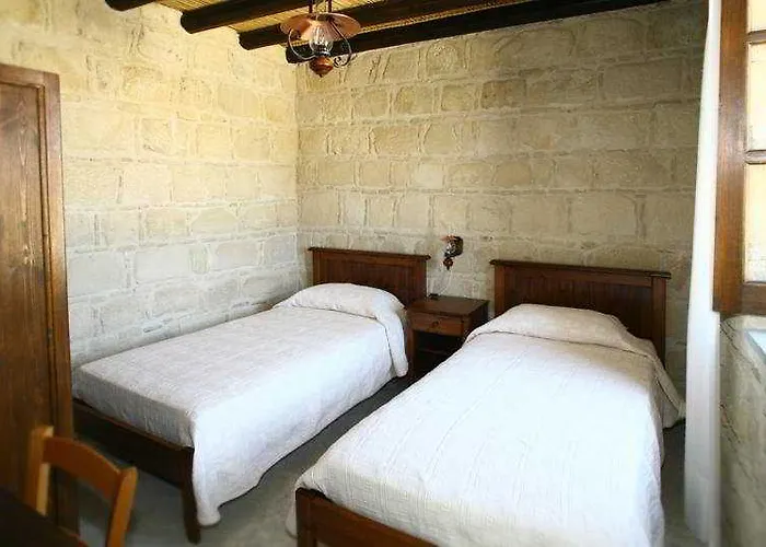 Leonidas Village Kır Evi *